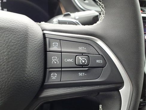 New 2025 Jeep Grand Cherokee 4WD image 17