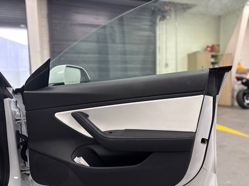 Used 2021 Tesla Model 3 Standard Range Plus image 12