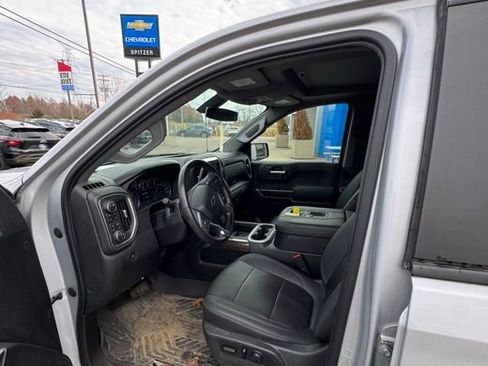 Used 2021 Chevrolet Silverado 1500 LT Trail Boss w/ Convenience Package II image 2