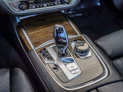 Used 2017 BMW 740i xDrive AWD/4WD image 35