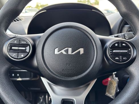 Used 2025 Kia Soul LX w/ LX Technology Package FWD image 25