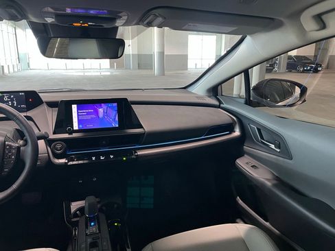 Used 2026 Toyota Prius XLE FWD image 41