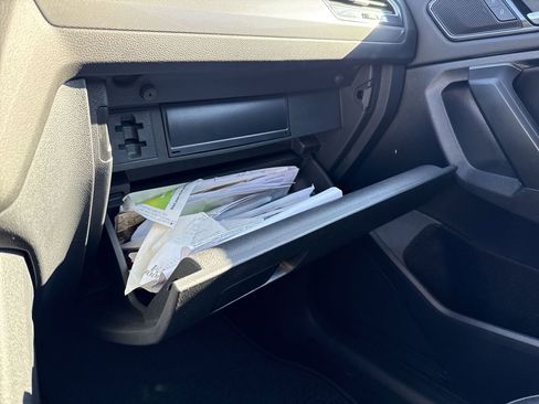 Used 2023 Volkswagen Tiguan SE image 42