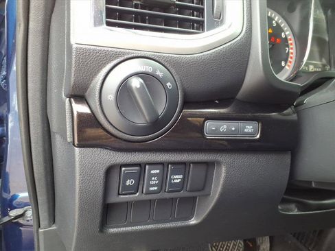 Used 2017 Nissan Titan XD image 18