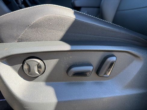 Used 2021 Volkswagen Tiguan SE image 10