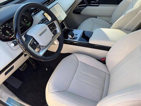New 2025 Land Rover Range Rover SE image 18