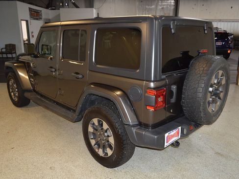 Used 2018 Jeep Wrangler Unlimited Sahara image 5