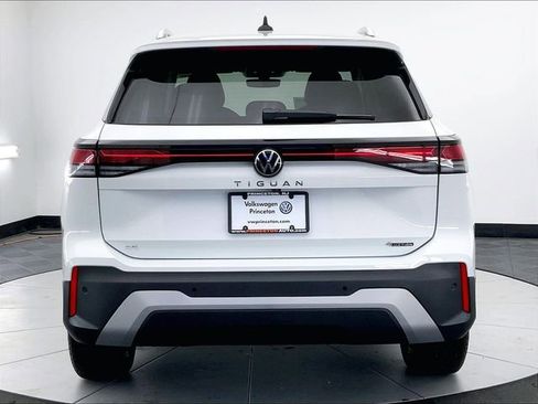 New 2026 Volkswagen Tiguan SE AWD/4WD image 14