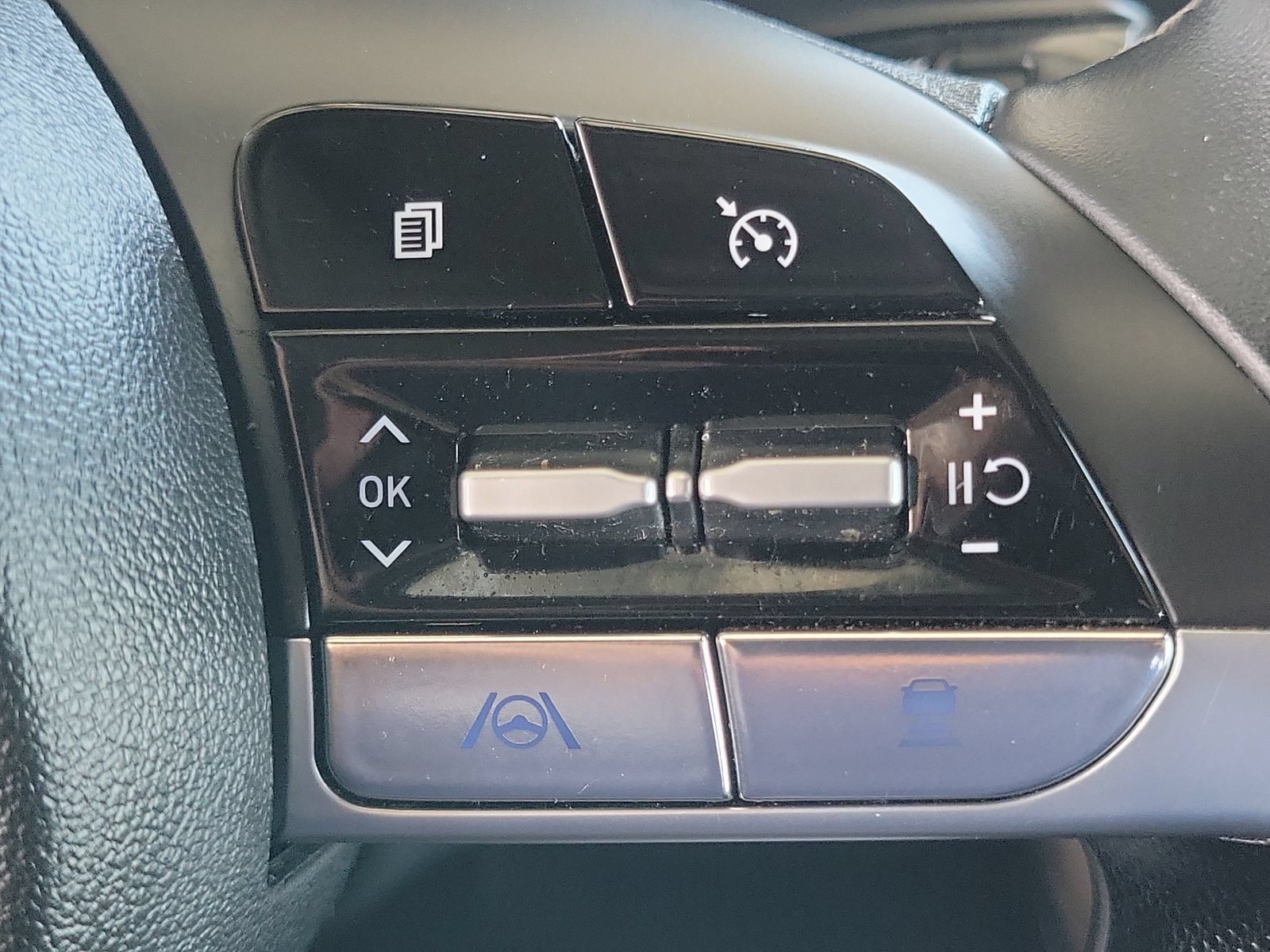 Used 2023 Hyundai Elantra SEL w/ Convenience Package FWD image 9