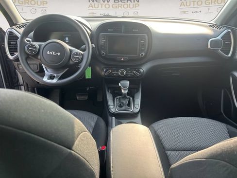 Used 2025 Kia Soul LX w/ LX Technology Package FWD image 10