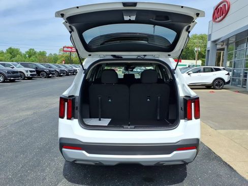 Certified 2026 Kia Sorento LX FWD image 6