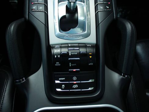 Used 2014 Porsche Cayenne GTS AWD/4WD image 18