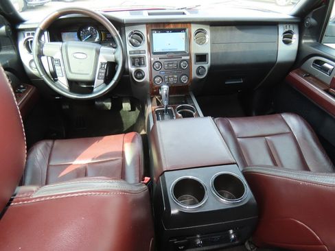 Used 2017 Ford Expedition EL Platinum image 27