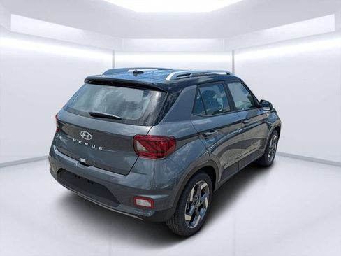 New 2025 Hyundai Venue Limited FWD image 3
