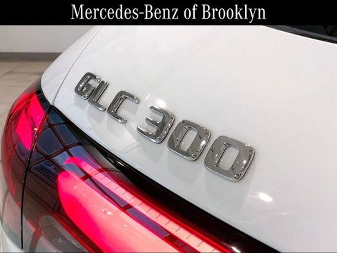 Used 2025 Mercedes-Benz GLC 300 4MATIC image 9