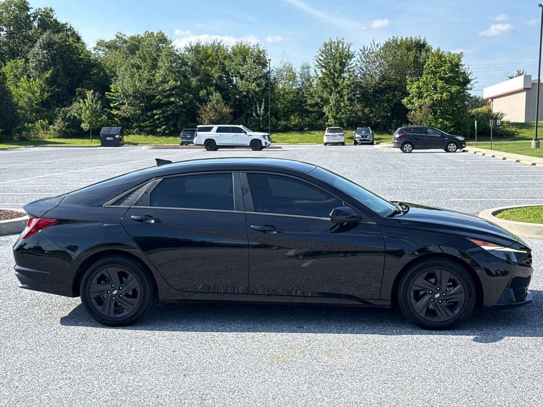 Used 2022 Hyundai Elantra SEL FWD image 9