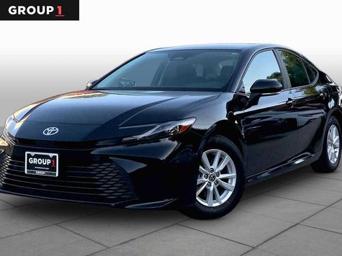 Used 2025 Toyota Camry LE FWD image 1