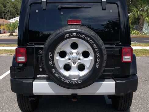 Used 2015 Jeep Wrangler Unlimited Sahara w/ Connectivity Group AWD/4WD image 4