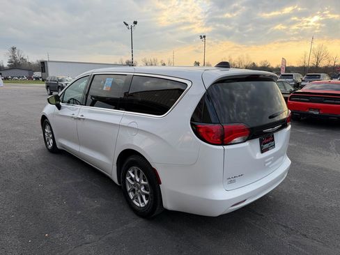 Used 2024 Chrysler Voyager LX image 7