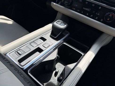 Used 2024 Nissan Pathfinder SL w/ SL Premium Package FWD image 21
