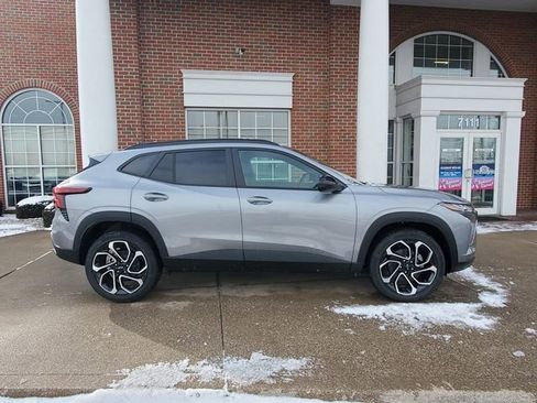 New 2025 Chevrolet Trax RS w/ Sunroof Package image 4
