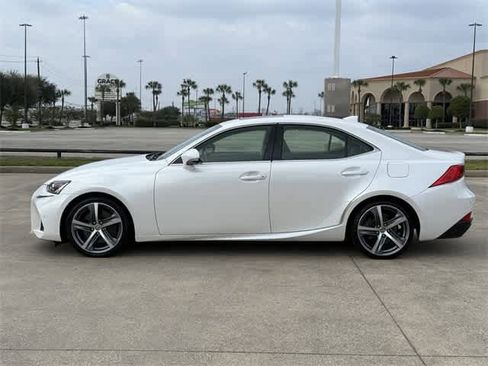 Used 2018 Lexus IS 300 image 2