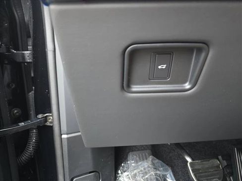 New 2026 Land Rover Range Rover SE image 25