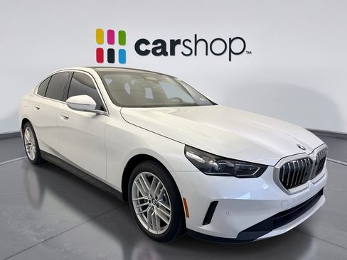 Used 2025 BMW 530i xDrive w/ Executive Package AWD/4WD image 7