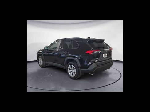 Used 2021 Toyota RAV4 LE AWD/4WD image 4