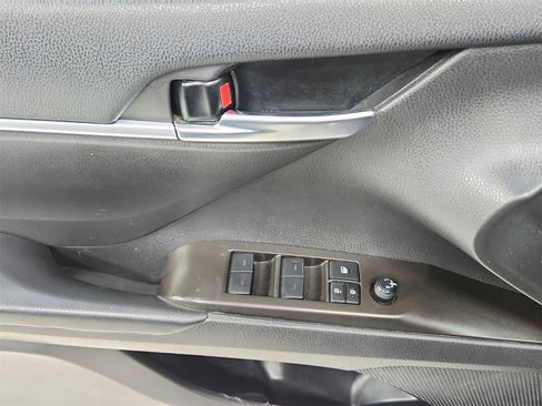 Used 2023 Toyota Camry SE image 29