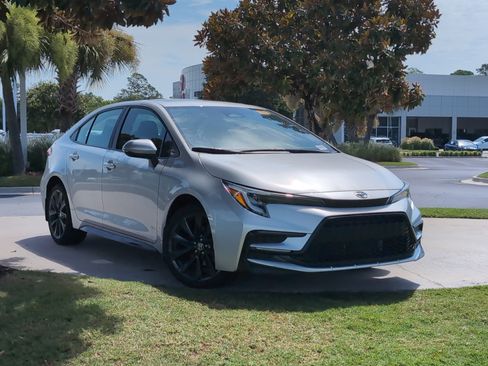 Used 2024 Toyota Corolla XSE FWD image 2