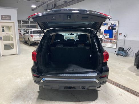 Used 2017 Nissan Pathfinder Platinum image 14