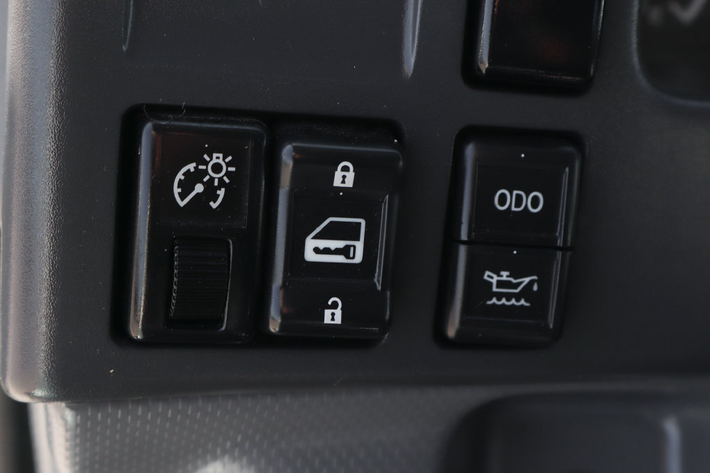 Used 2021 Isuzu NPR RWD image 18