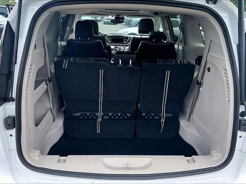 Used 2023 Chrysler Pacifica Limited FWD image 26