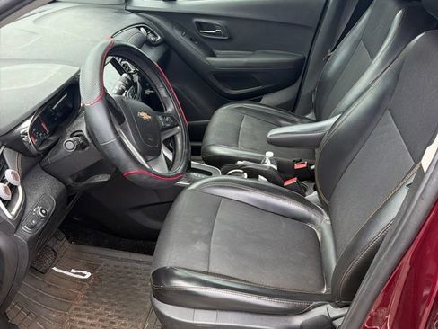 Used 2017 Chevrolet Trax LT w/ LT Convenience Package FWD image 16