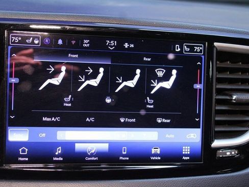 Used 2025 Chrysler Pacifica Select image 26