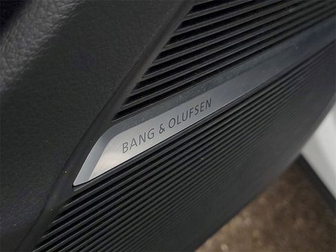 Used 2021 Audi Q8 Prestige w/ Prestige Package image 15