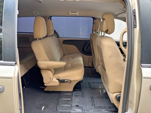 Used 2015 Dodge Grand Caravan American Value Package w/ UConnect Hands-Free Group FWD image 30
