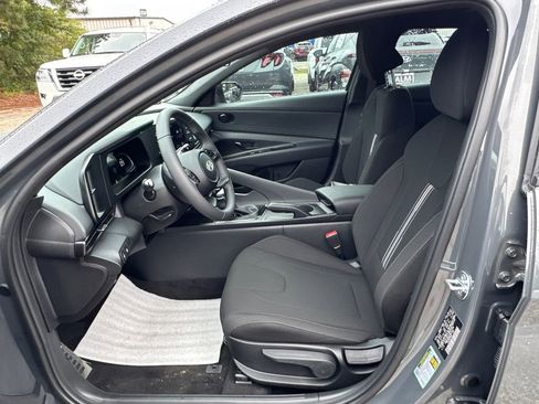 New 2025 Hyundai Elantra Sport image 9