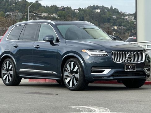 Certified 2023 Volvo XC90 T8 Ultimate w/ Lounge Package image 10