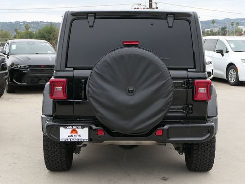 Used 2021 Jeep Wrangler Unlimited Sahara image 6