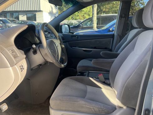 Used 2009 Toyota Sienna CE image 7