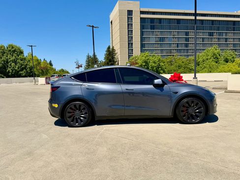 Used 2022 Tesla Model Y Performance AWD/4WD image 6