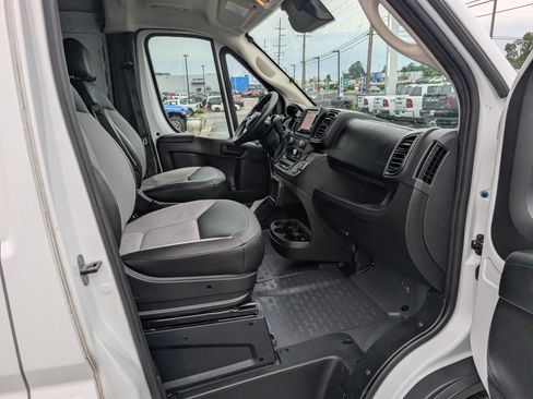 Used 2024 RAM ProMaster 2500 w/ Convenience Group FWD image 10