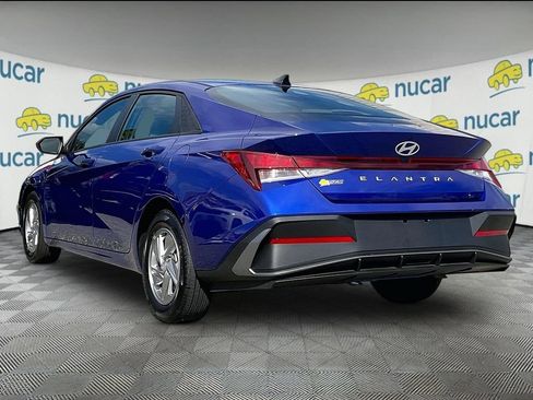 Used 2025 Hyundai Elantra SE FWD image 4