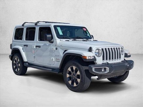 Used 2018 Jeep Wrangler Unlimited Sahara AWD/4WD image 3