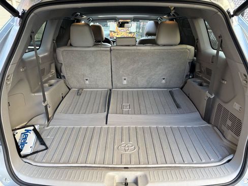 Used 2019 Toyota Highlander XLE AWD/4WD image 24