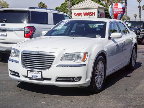 Used 2013 Chrysler 300 AWD w/ Driver Convenience Group image 4