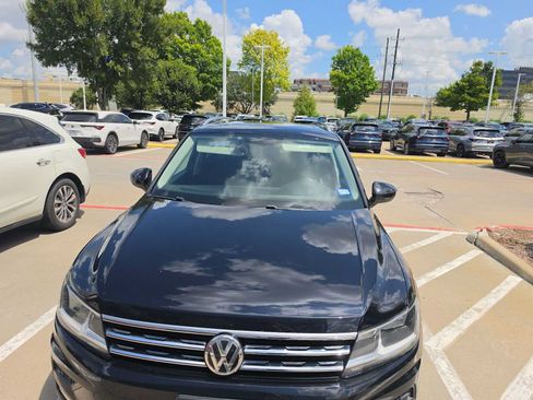 Used 2019 Volkswagen Tiguan SEL FWD image 2