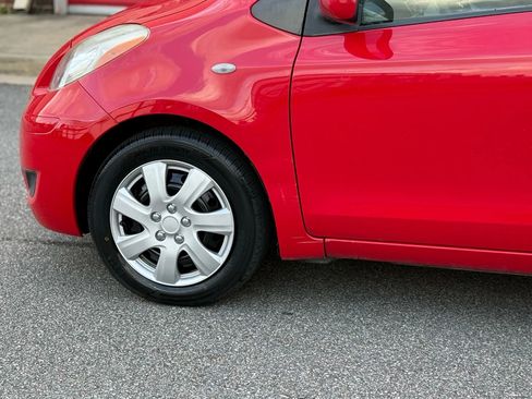 Used 2010 Toyota Yaris 4-Door Hatchback image 8